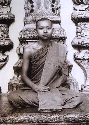 เมื่อปี พ.ศ. ๒๔๖๐ พระบาทสมเด็จพระปกเกล้าเจ้าอยู่หัว รัชกาลที่ ๗ เมื่อครั้งทรงผนวชเป็นพระภิกษุ วัดบวรนิเวศวิหาร ขณะทรงดำรงพระอิสริยยศเป็น สมเด็จพระเจ้าน้องยาเธอ เจ้าฟ้าประชาธิปกศักดิเดช กรมขุนสุโขทัย