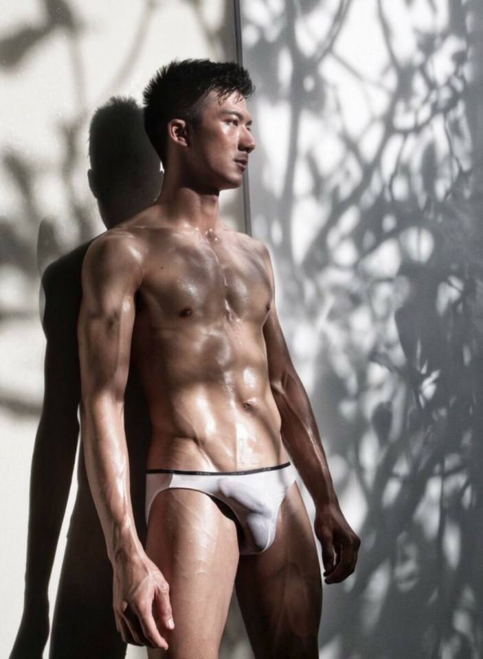 hot male 256 (18+)