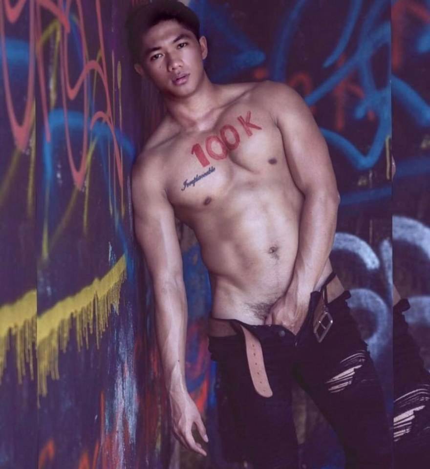 hot male 256 (18+)