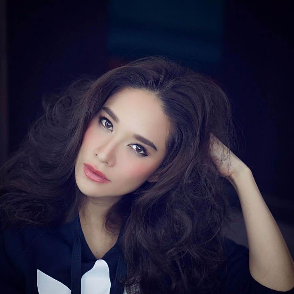 พลอย
