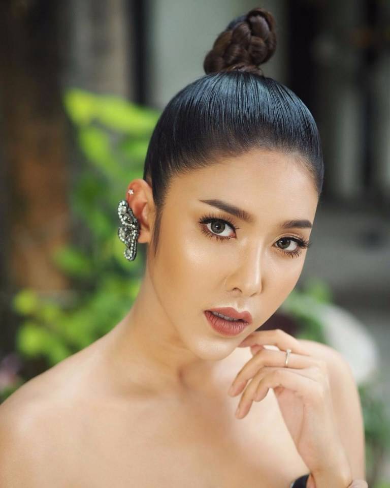 แอลลี่​  กมลวรรณ​