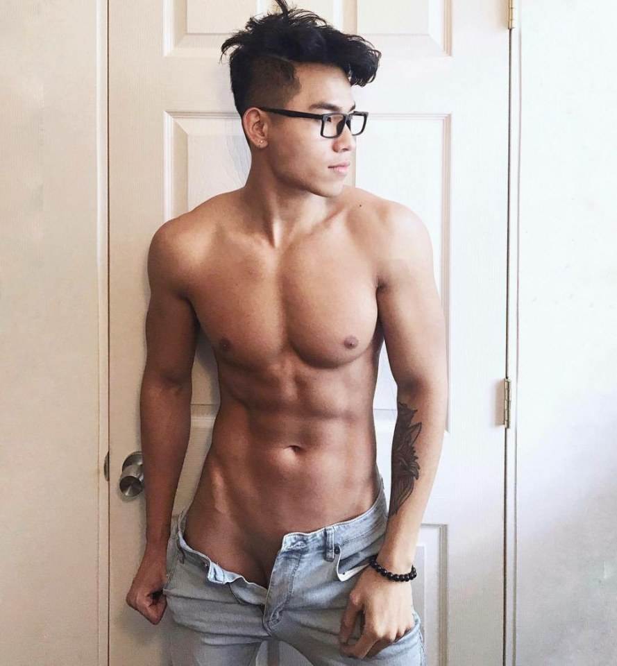 hot male 258 (18+)