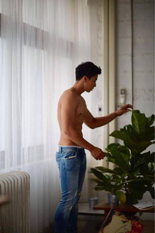 หนุ่มหล่อขึ้นปก 01