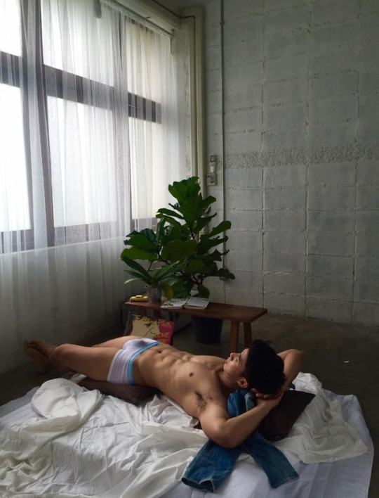 หนุ่มหล่อขึ้นปก 01