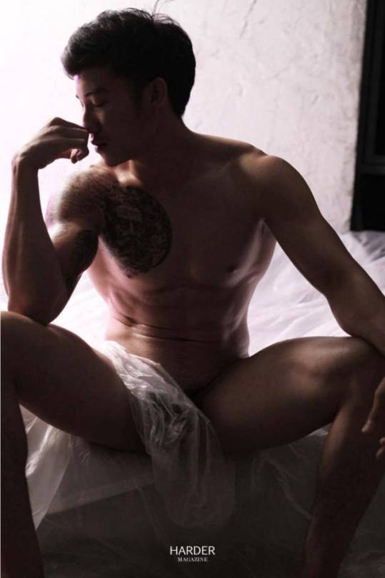 หนุ่มหล่อขึ้นปก 03