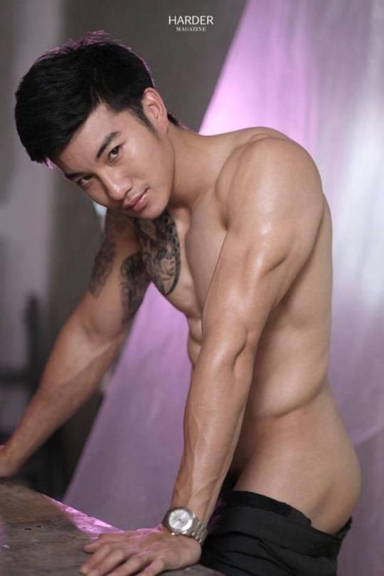 หนุ่มหล่อขึ้นปก 03
