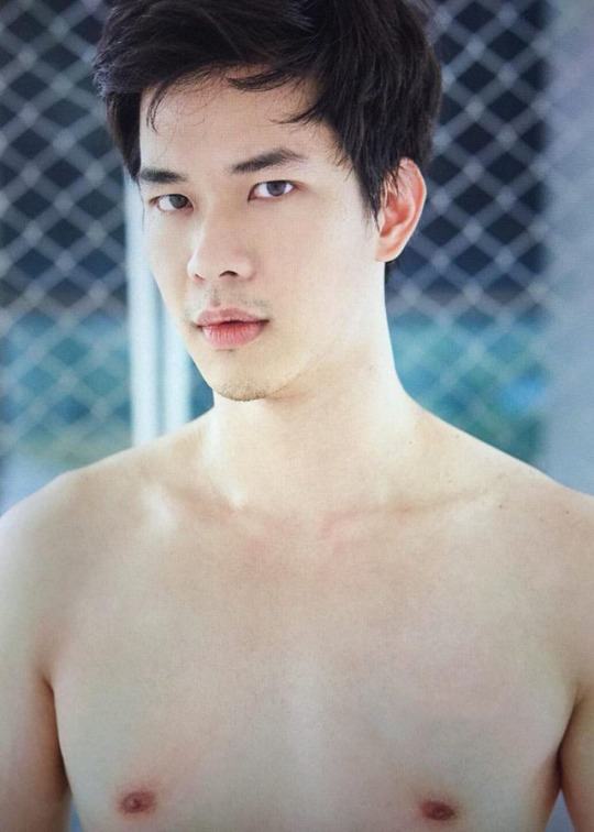 หนุ่มหล่อขึ้นปก 05