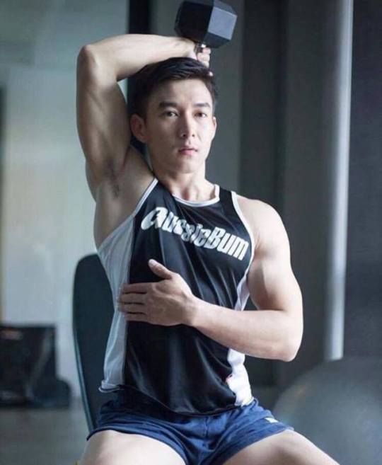 หนุ่มหล่อขึ้นปก 08