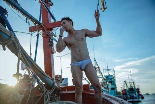 หนุ่มหล่อขึ้นปก 10