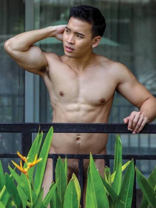 หนุ่มหล่อขึ้นปก 10