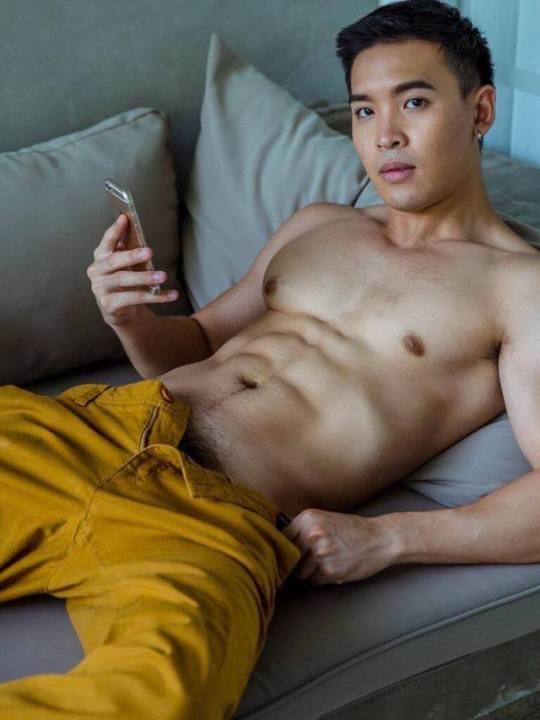 หนุ่มหล่อขึ้นปก 10