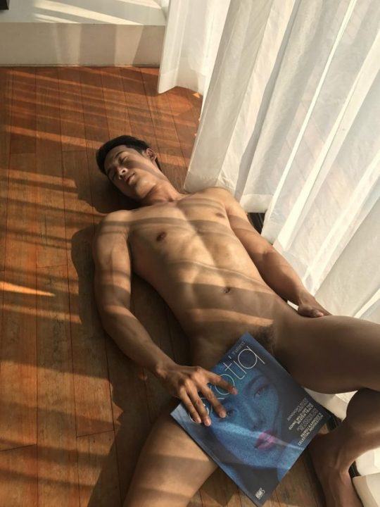 หนุ่มหล่อขึ้นปก 12