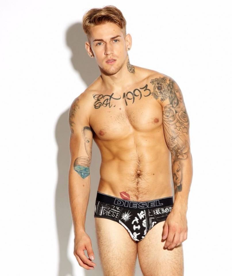 นายแบบ จาก ยุโรป MAN GRUSH....2EROS&rsquo; Willow Swimwear