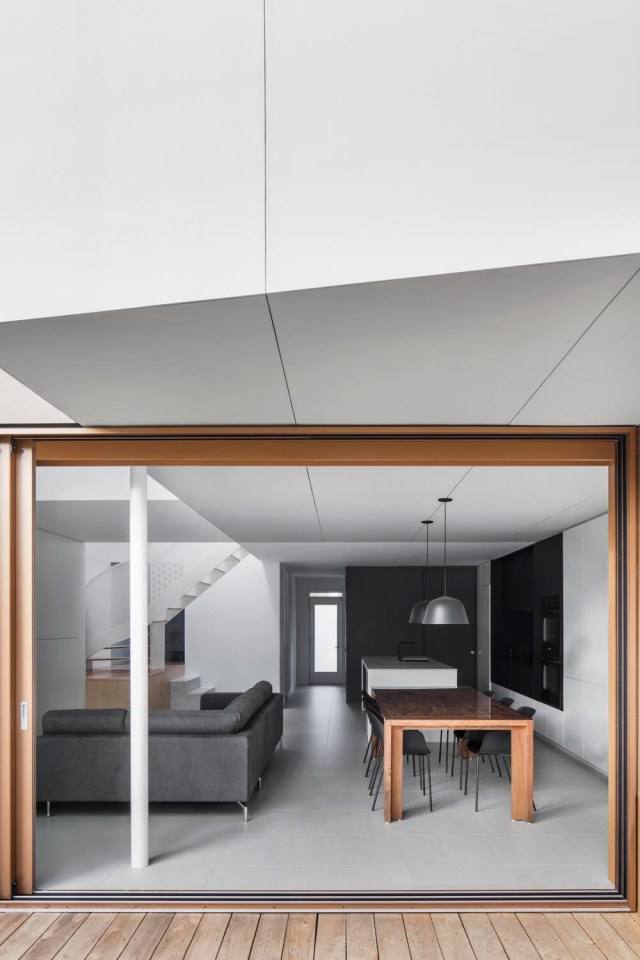 De la Roche Residence by Naturehumaine