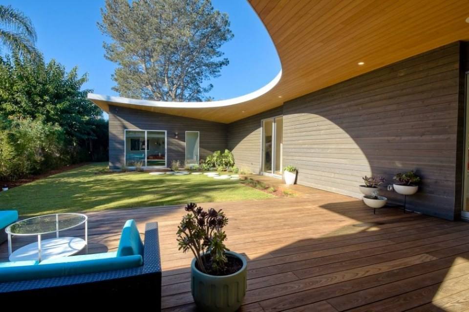 Avocado Acres House by LLoyd Russell