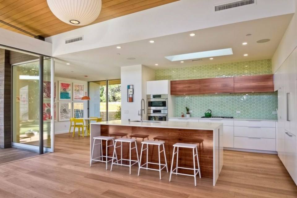 Avocado Acres House by LLoyd Russell