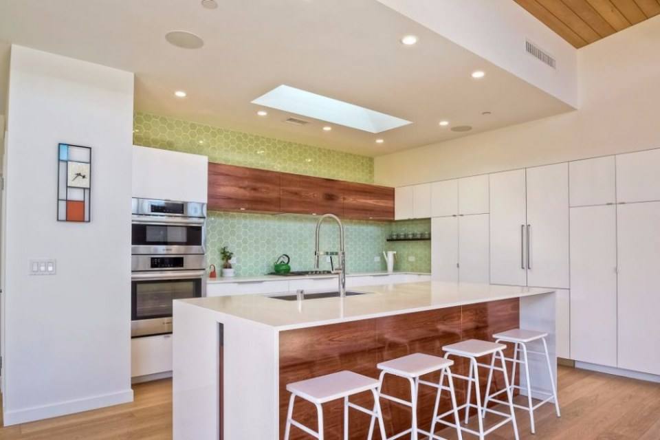 Avocado Acres House by LLoyd Russell