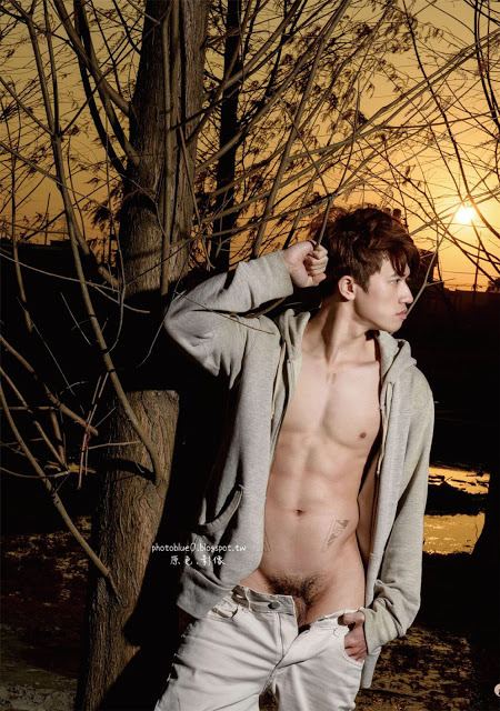 hot male 260 (18+)