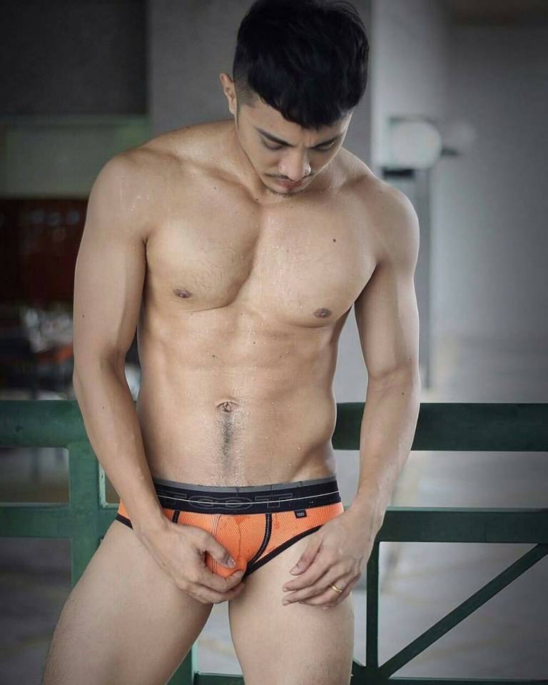 hot male 260 (18+)