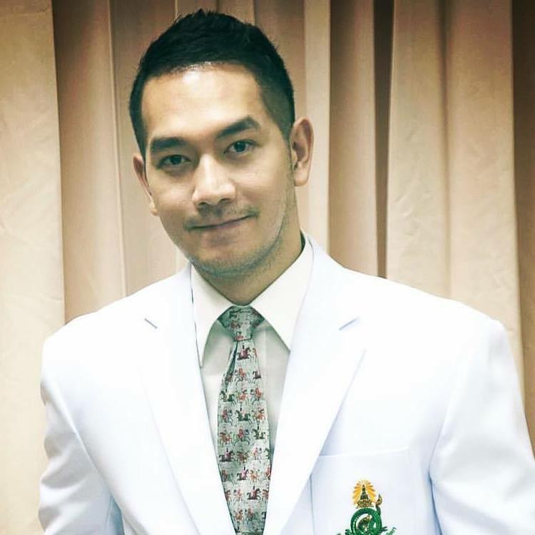 ผู้ชายแต่งกายเรียบร้อย 2,303