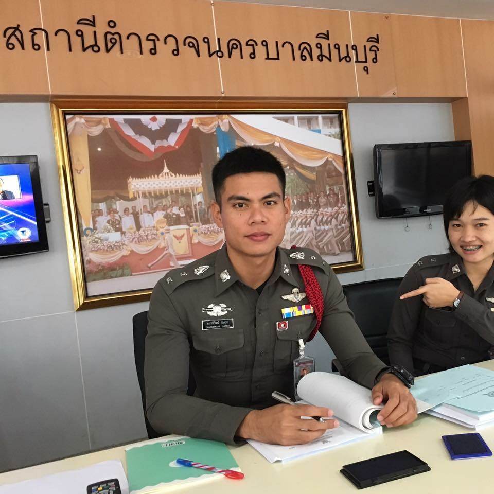 ผู้ชายแต่งกายเรียบร้อย 2,303