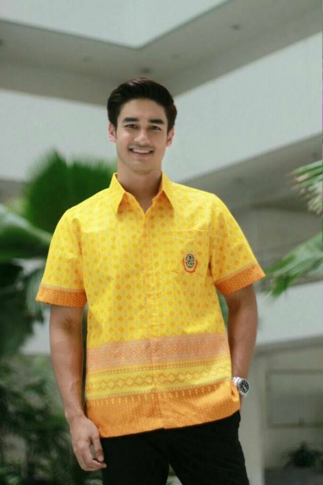 ผู้ชายแต่งกายเรียบร้อย 2,303