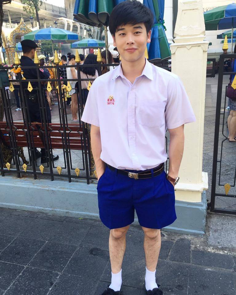 ผู้ชายแต่งกายเรียบร้อย 2,303