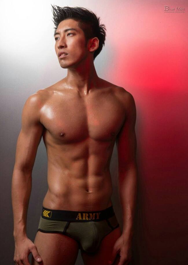 hot male 261 (18+)
