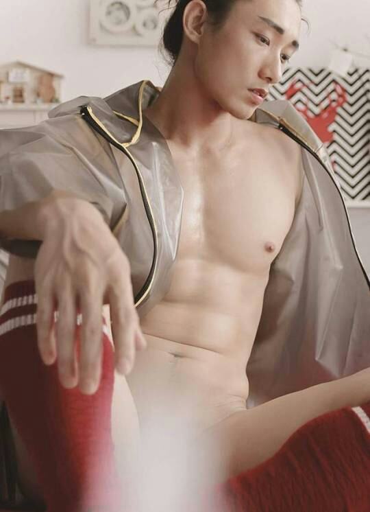 hot male 261 (18+)