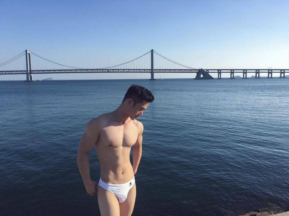 hot male 261 (18+)