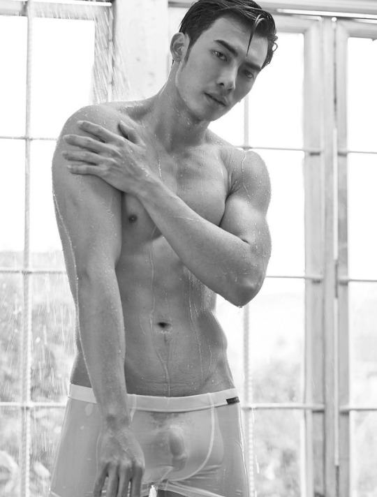hot male 261 (18+)