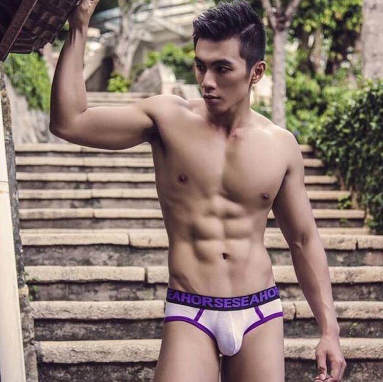 hot male 262 (18+)