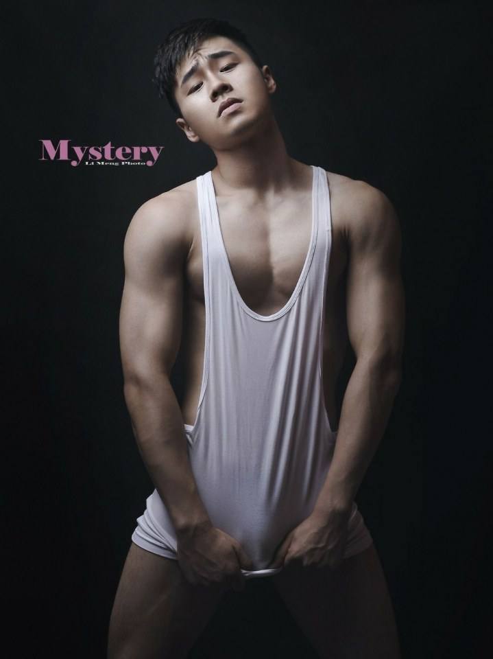 hot male 262 (18+)