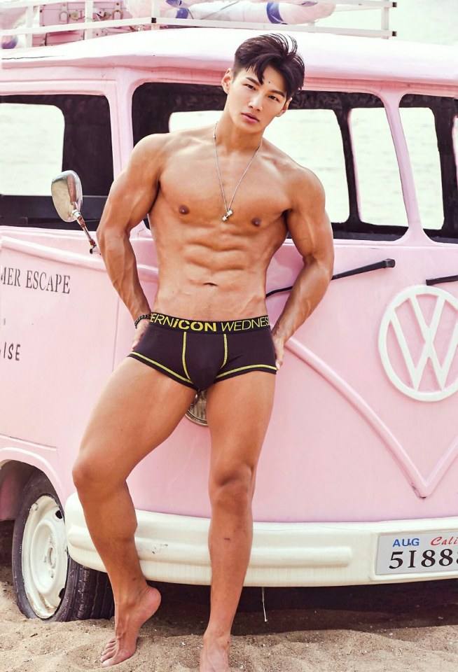 hot male 262 (18+)