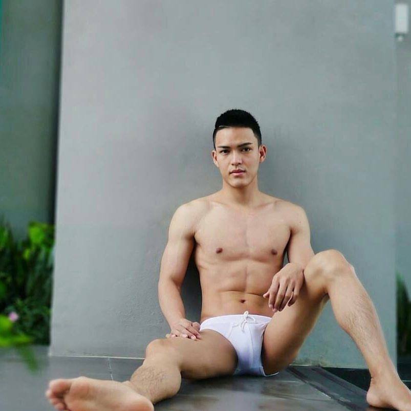hot male 262 (18+)