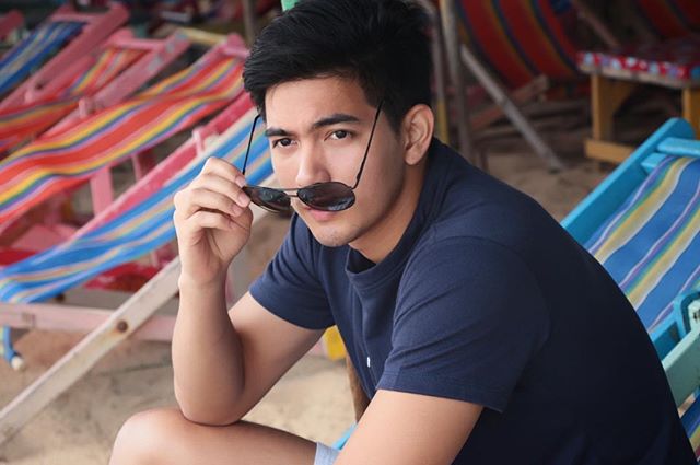 หล่อ