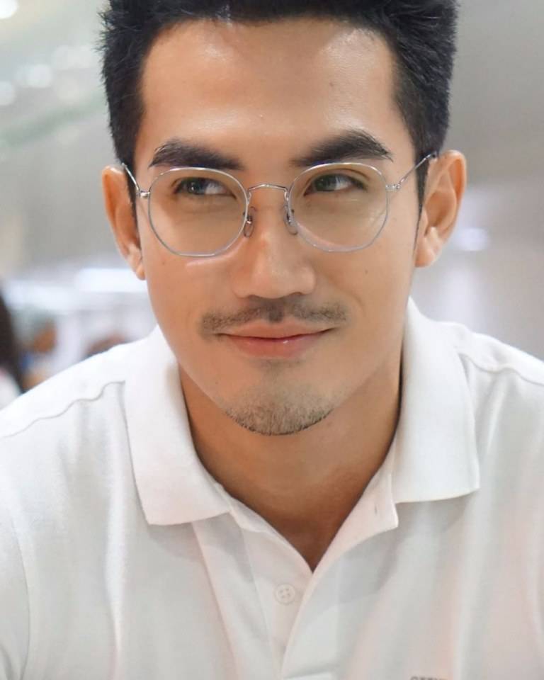 หล่อ