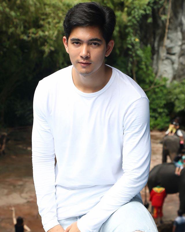 หล่อ