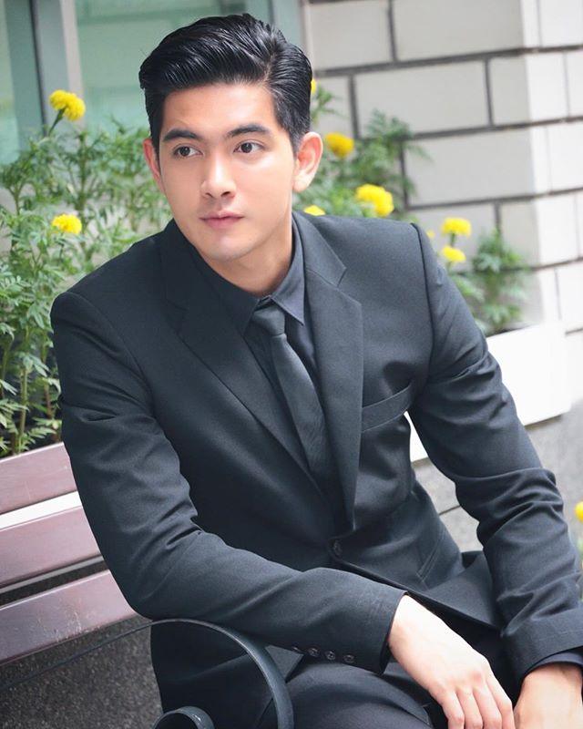 หล่อ