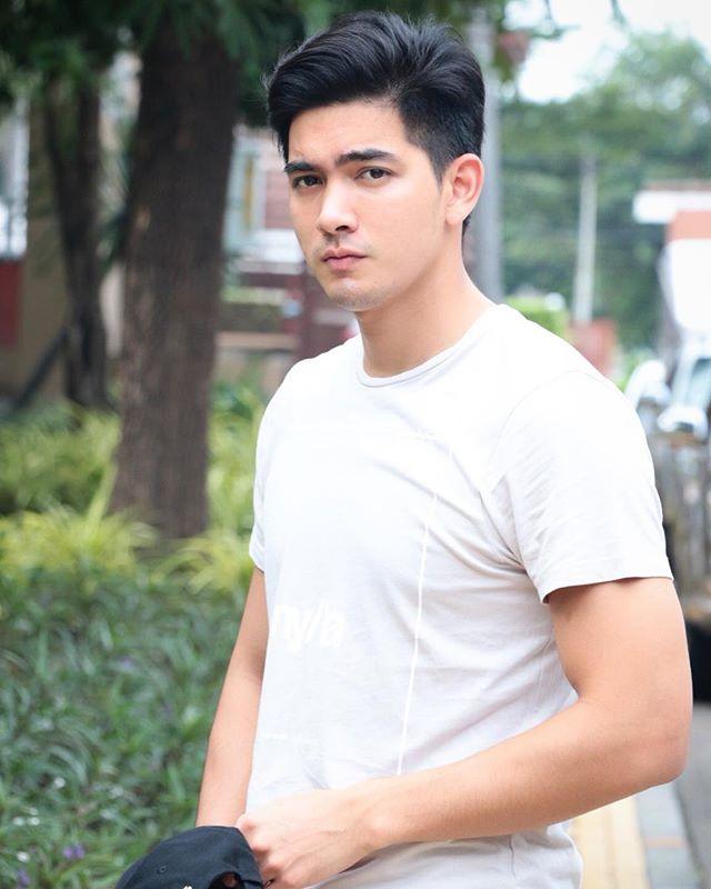 หล่อ