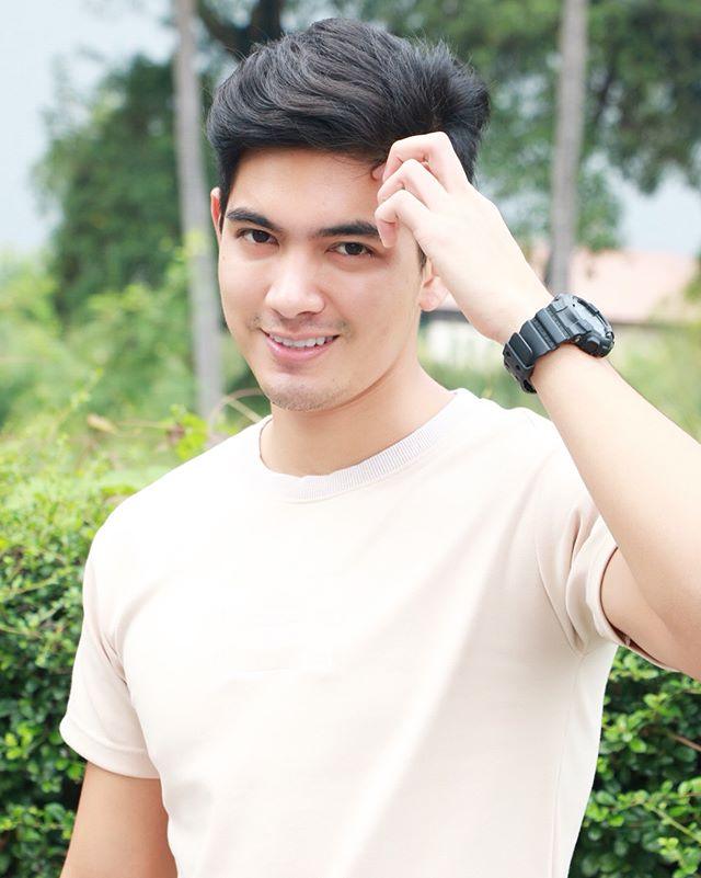 หล่อ