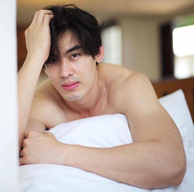 หล่อ