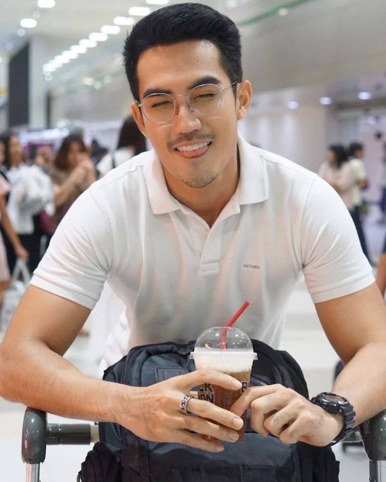 หล่อ