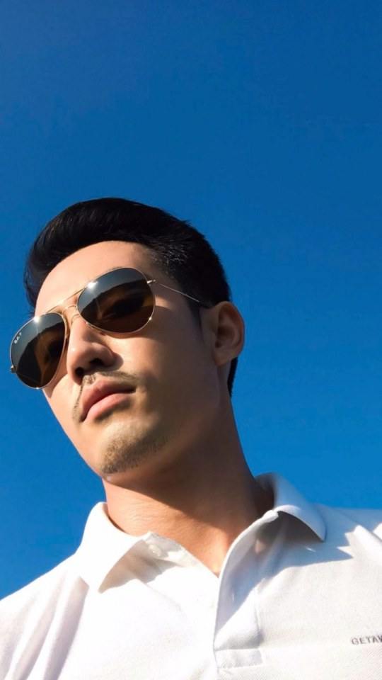 หล่อ