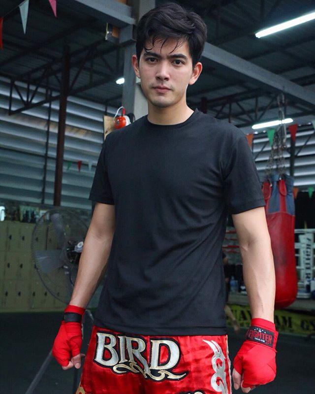 หล่อ