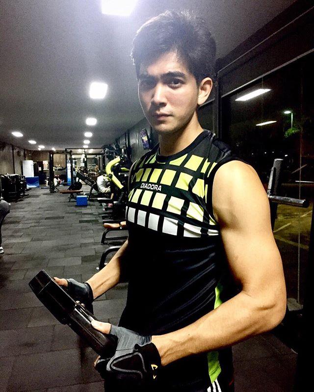 หล่อ