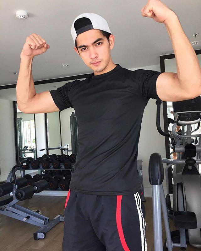 หล่อ