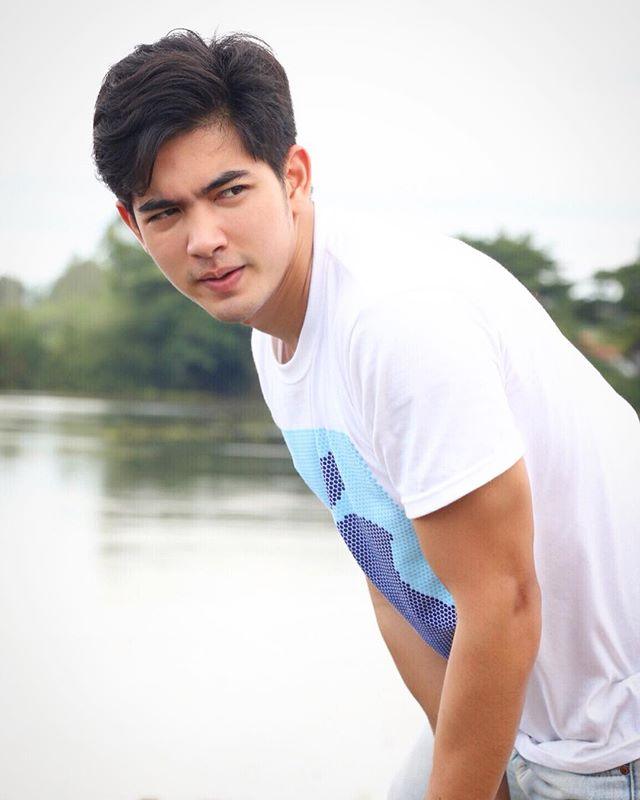 หล่อ
