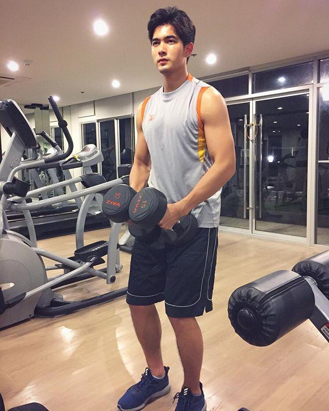 หล่อ