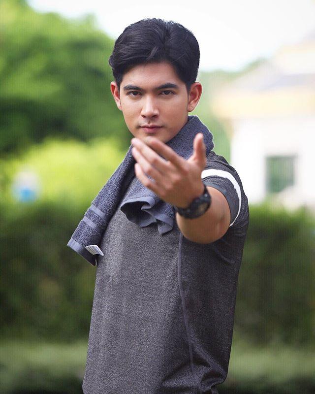 หล่อ